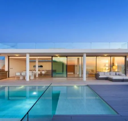 Villa Sleeps 8 Pool Air Con T480216 *
