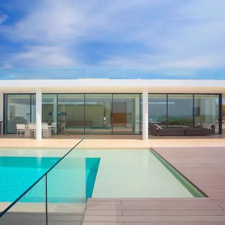 Sleeps 8 Pool Air Con T480216