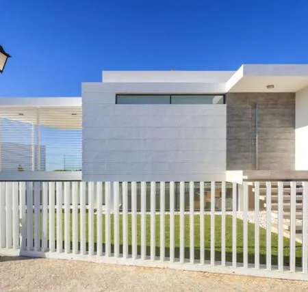 Sleeps 8 Pool Air Con T480216