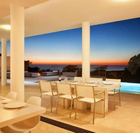 Villa Sleeps 8 Pool Air Con T480216 *