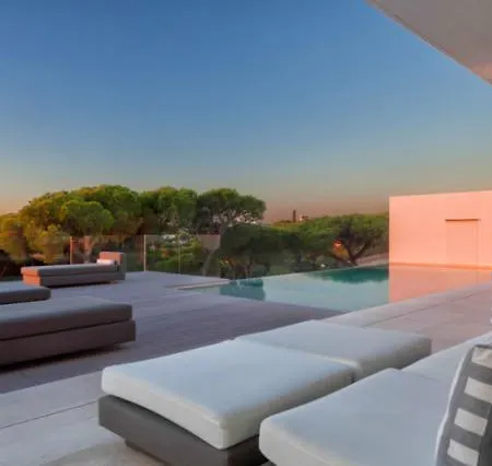 Sleeps 8 Pool Air Con T480216